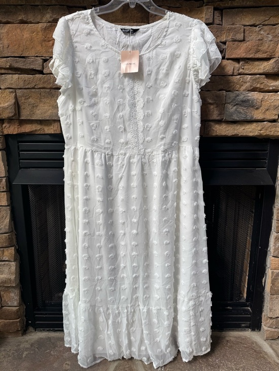 BloomChic Dresses & Skirts - BloomChic White Textured Dot Cotton Midi Dress